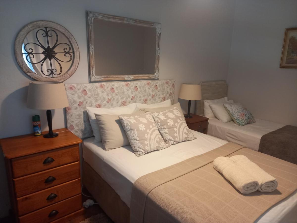 Carmel Villa B&B Or Self-Catering Calvinia Extérieur photo